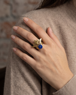 Vintage Gold-Tone Art Deco Crown Ring – Lapis Blue Stone Accent