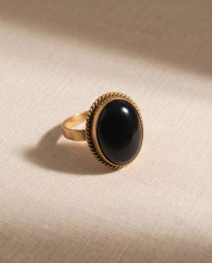 Vintage Gold-Tone Oval Black Onyx Statement Ring – Braided Edge Detail