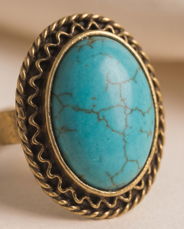 Vintage Gold-Tone Oval Turquoise Statement Ring – Braided Rope Edge