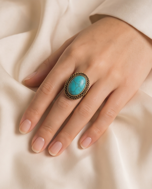 Vintage Gold-Tone Oval Turquoise Statement Ring – Braided Rope Edge